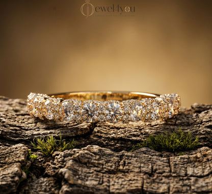 ROUND DIAMOND YELLOW GOLD BAND 