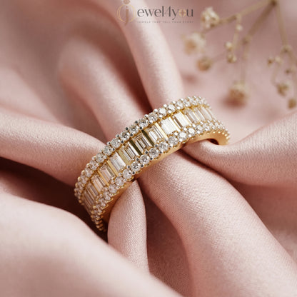 BAGUETTE AND ROUND DIAMOND YELLOW GOLD BAND 