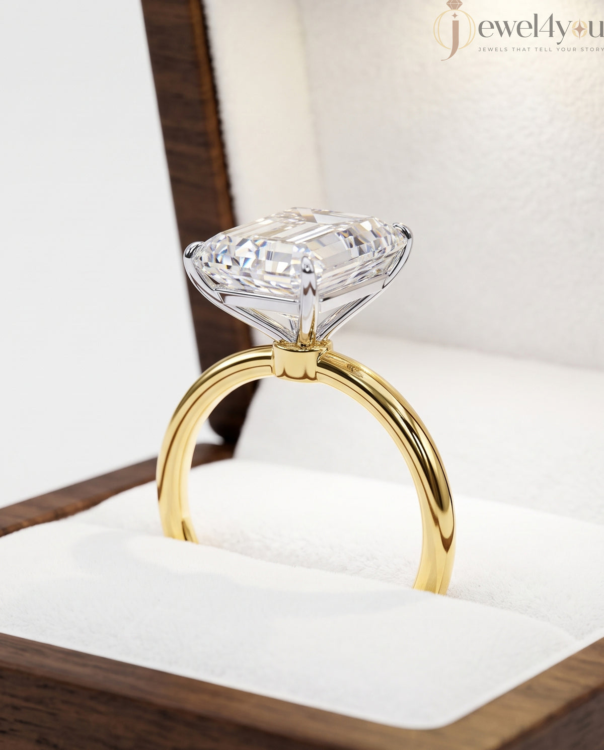 EMERALD-CUT LAB-GROWN DIAMOND SOLITAIRE RING IN YELLOW GOLD ##YELLOW GOLD