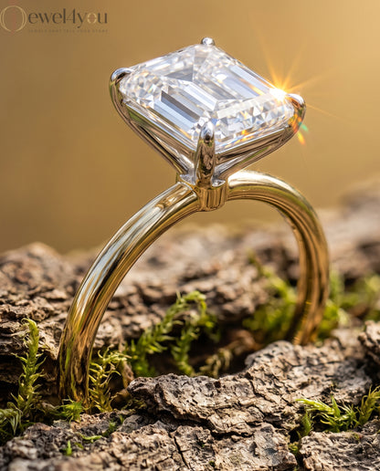 EMERALD-CUT LAB-GROWN DIAMOND SOLITAIRE RING IN YELLOW GOLD 