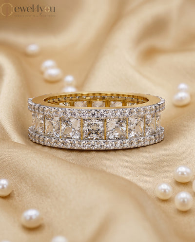 PRINCESS AND ROUND DIAMOND YELLOW GOLD RING 