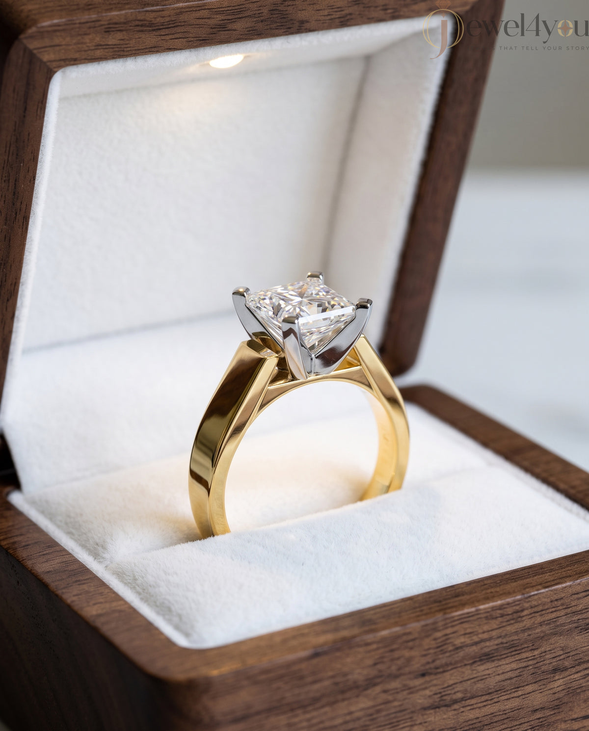 Yellow gold princess-cut solitaire ring with quad corner prongs ##YELLOW GOLD