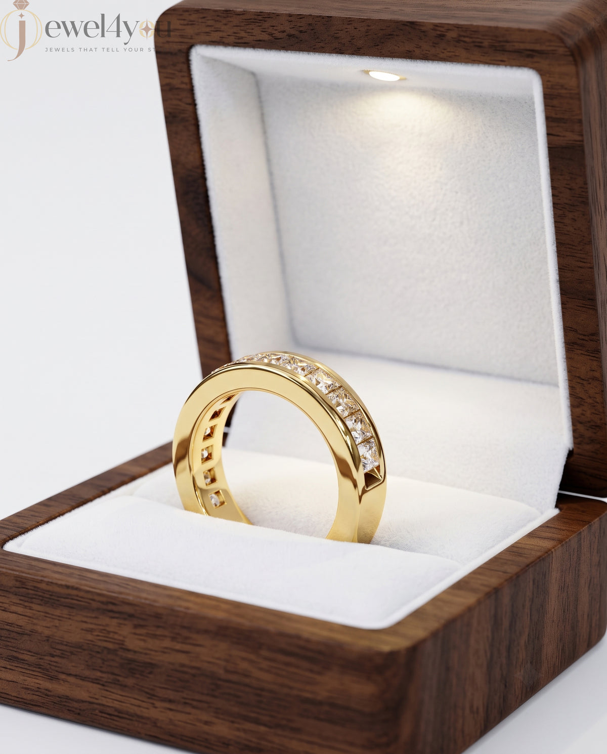 ROUND DIAMOND YELLOW GOLD BAND 