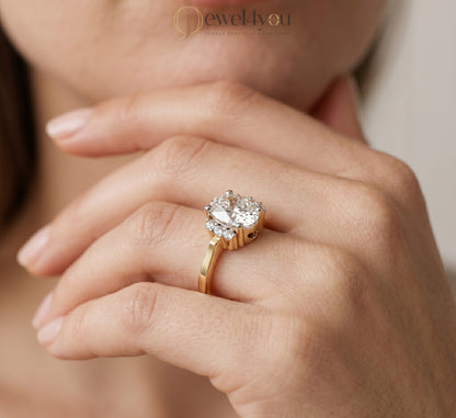 OVAL DIAMOND YELLOW GOLD SOLITAIRE RING 