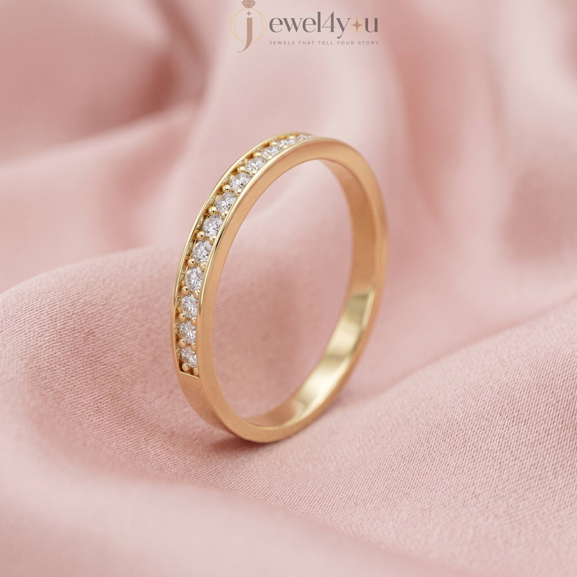 ROUND DIAMOND YELLOW GOLD BAND 