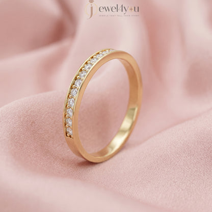 ROUND DIAMOND YELLOW GOLD BAND 