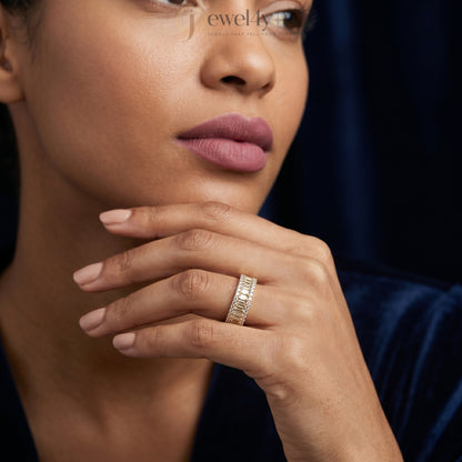 BAGUETTE AND ROUND DIAMOND YELLOW GOLD BAND 