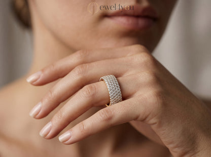 ROUND DIAMOND YELLOW GOLD ETRNITY BAND 