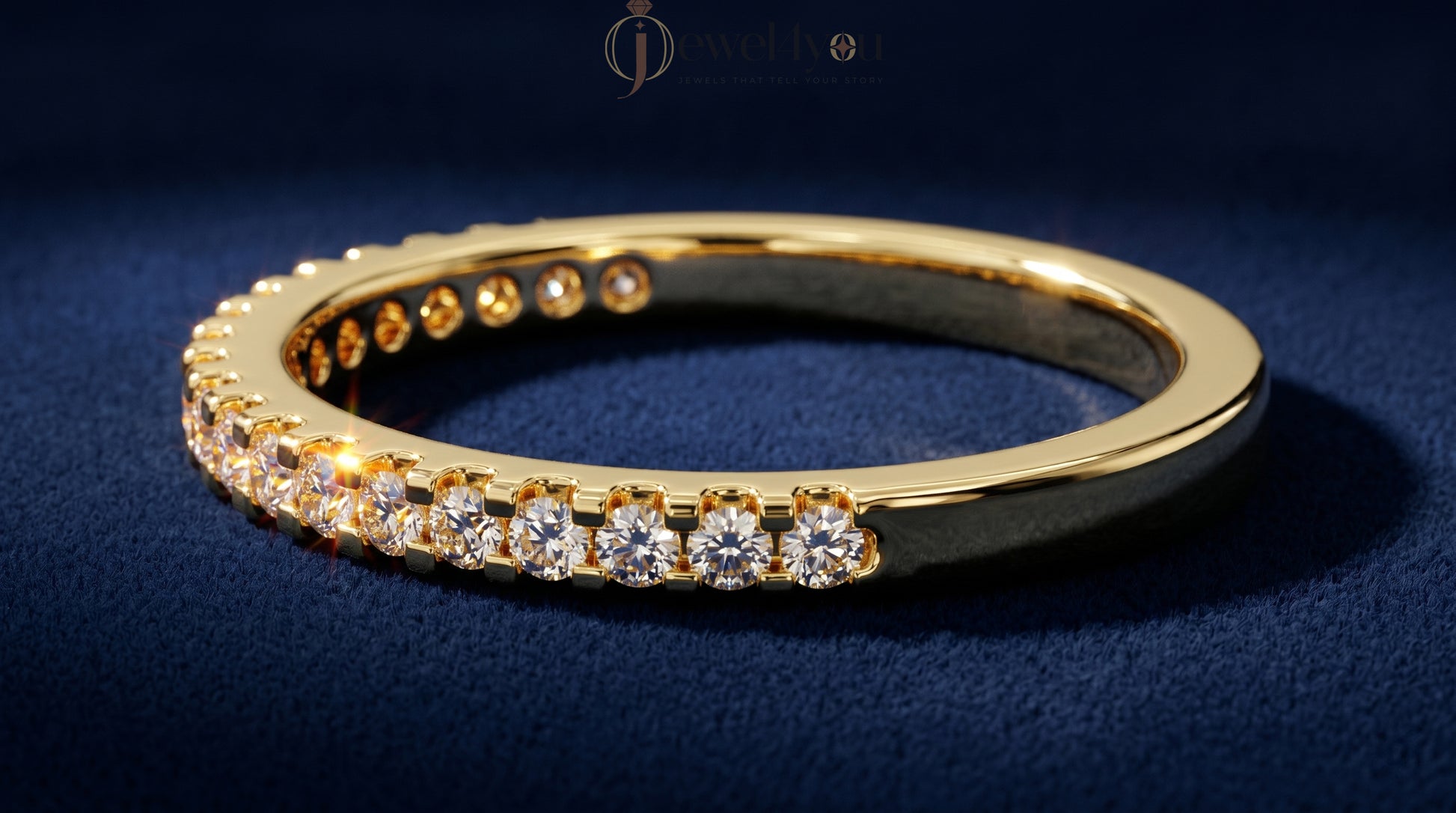 ROUND DIAMOND YELLOW GOLD BAND 