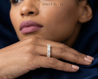 ROUND DIAMOND YELLOW GOLD BAND 
