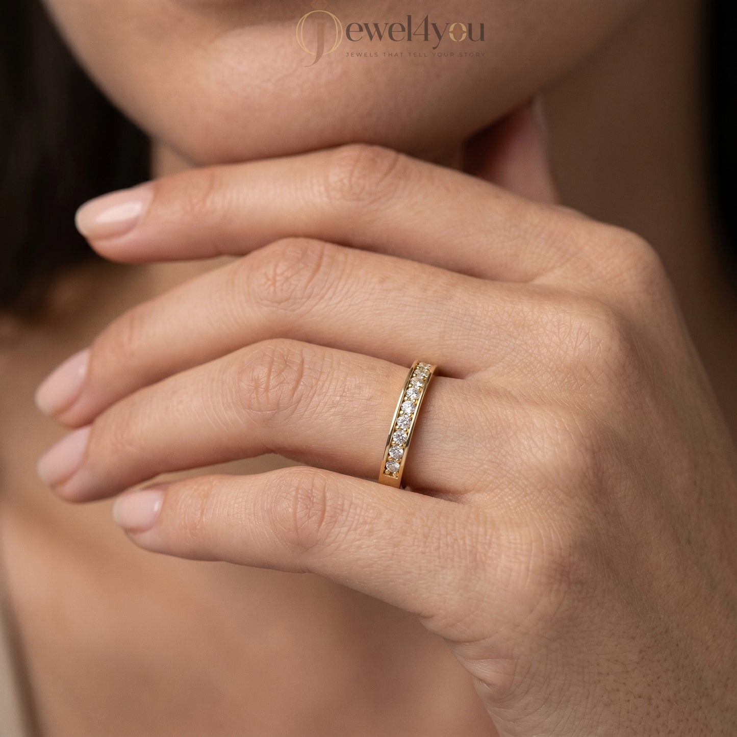 ROUND DIAMOND YELLOW GOLD BAND ##YELLOW GOLD