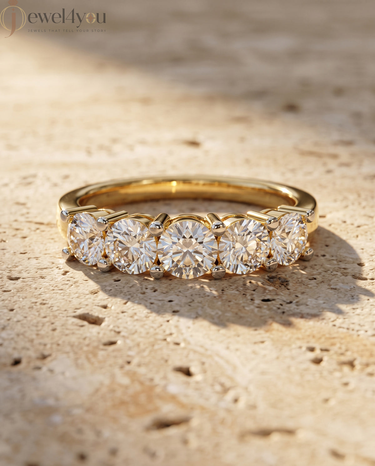 ROUND DIAMOND YELLOW GOLD BAND ##YELLOW GOLD