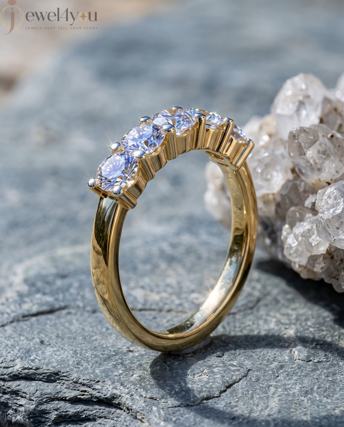 ROUND DIAMOND YELLOW GOLD BAND ##YELLOW GOLD