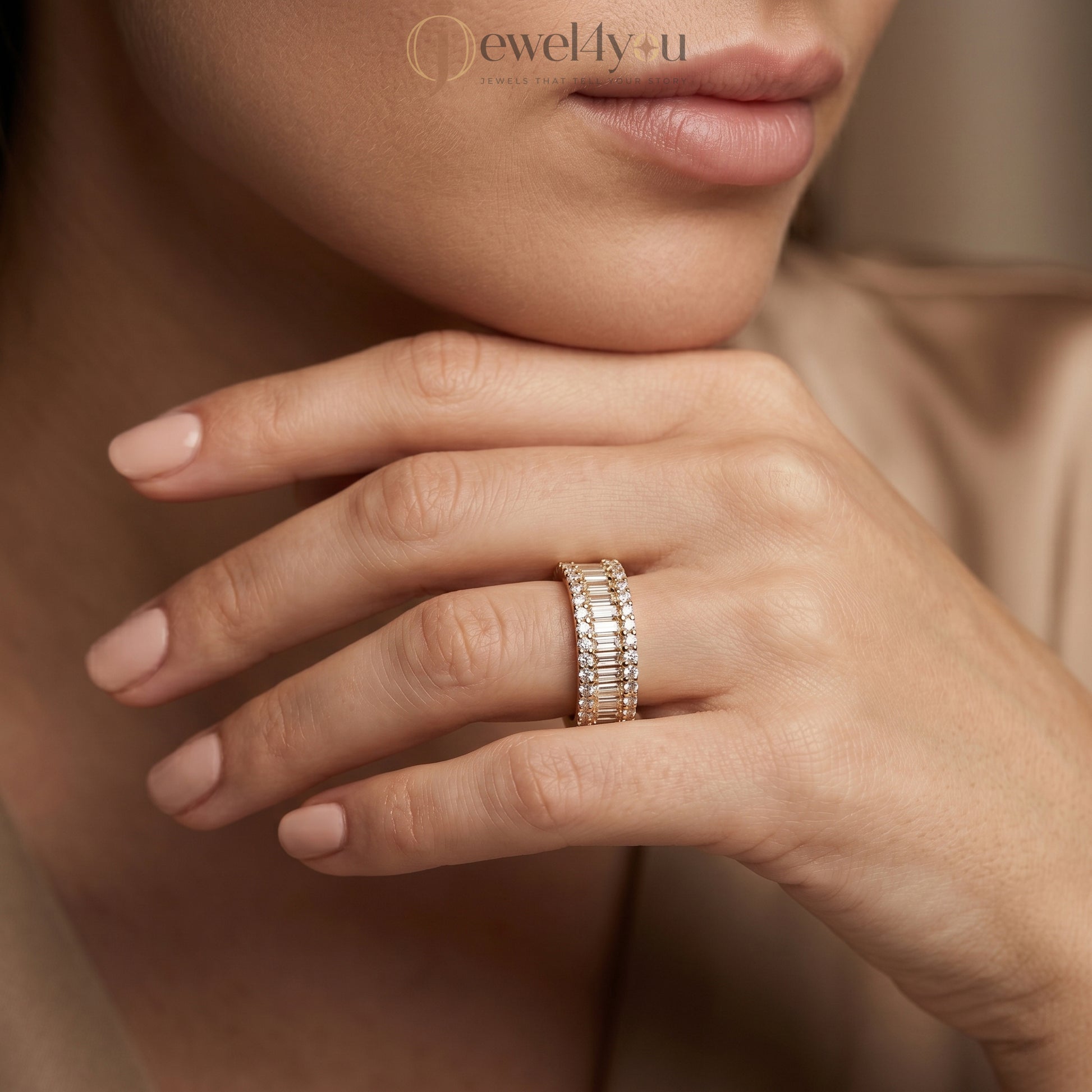 BAGUETTE AND ROUND DIAMOND YELLOW GOLD BAND 