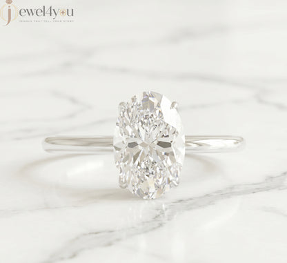 AURIQUE SOLITAIRE RING WITH OVAL-CUT LAB-GROWN DIAMOND IN WHITE GOLD 