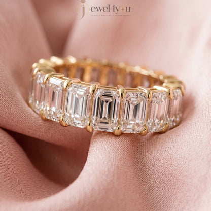 EMERALD DIAMOND YELLOW GOLD ETRNITY RING 