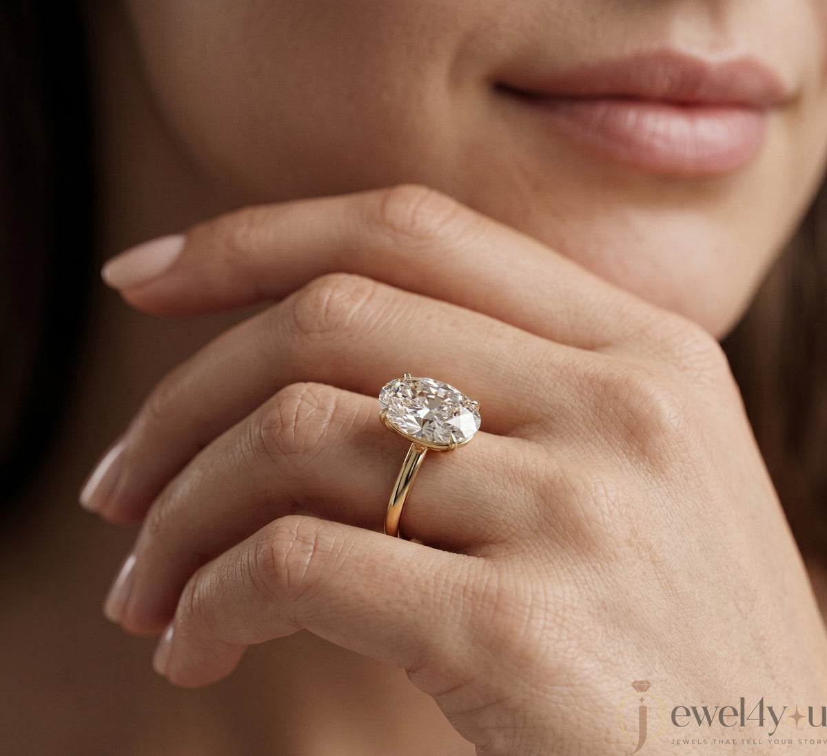 AURIQUE SOLITAIRE RING WITH OVAL-CUT LAB-GROWN DIAMOND IN YELLOW GOLD ##YELLOW GOLD