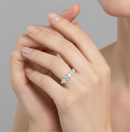 ROUND DIAMOND YELLOW GOLD BAND