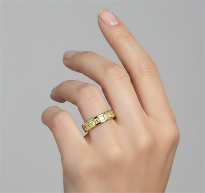 ROUND DIAMOND YELLOW GOLD BAND