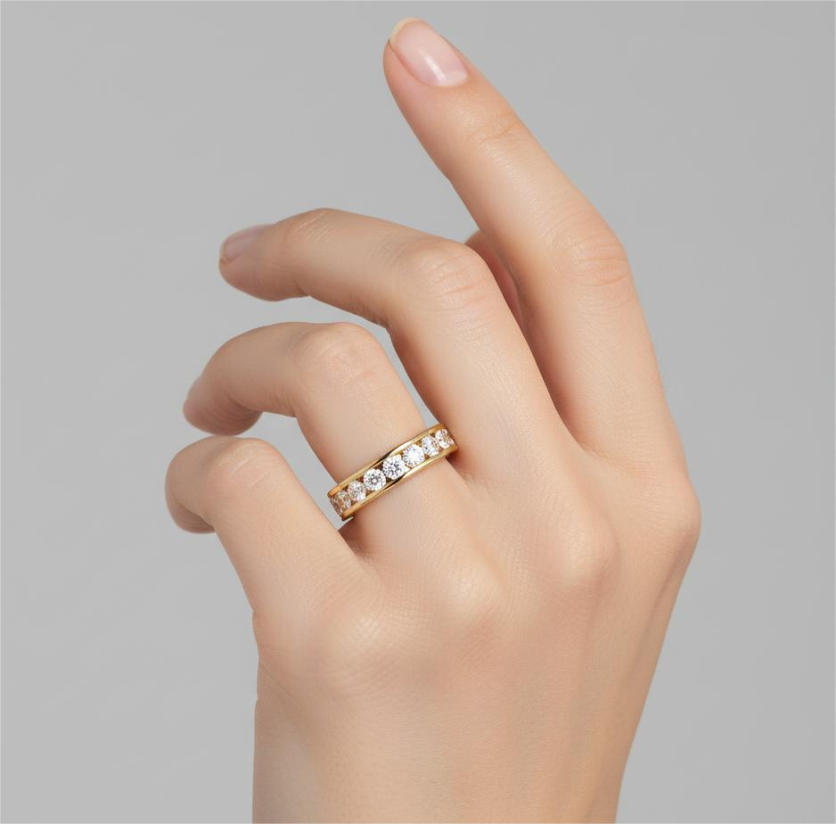 ROUND DIAMOND YELLOW GOLD BAND