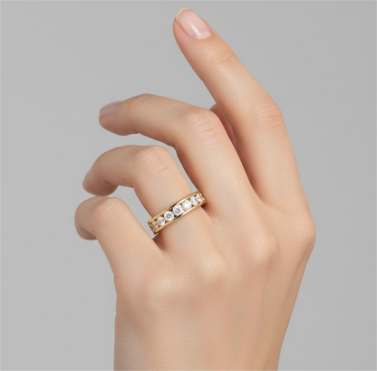 ROUND DIAMOND YELLOW GOLD BAND
