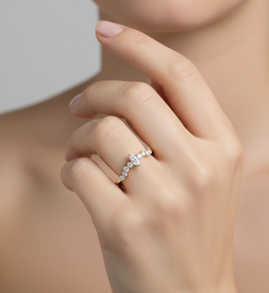MARQUISE AND ROUND DIAMOND YELLOW GOLD RING 