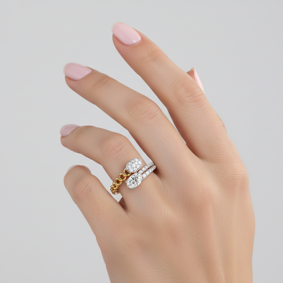 OVAL AND ROUND DIAMOND YELLOW GOLD RING 
